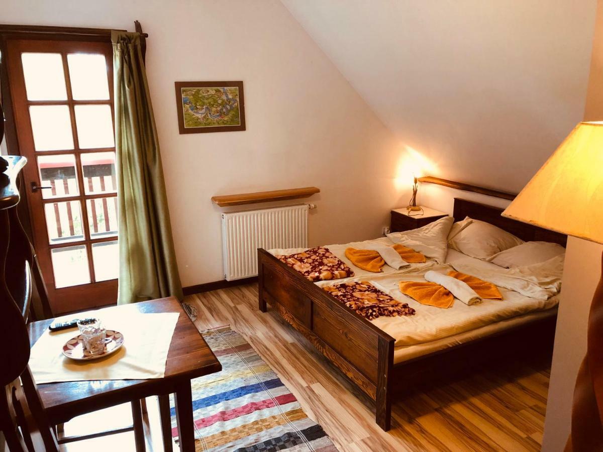 Gosciniec Pod Smrekami Bed and Breakfast Czorsztyn Exteriör bild